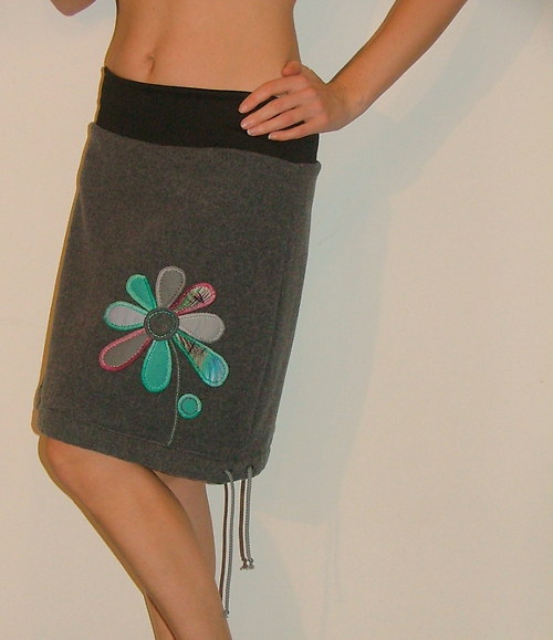 Šedá flaušová s květem — foto 2