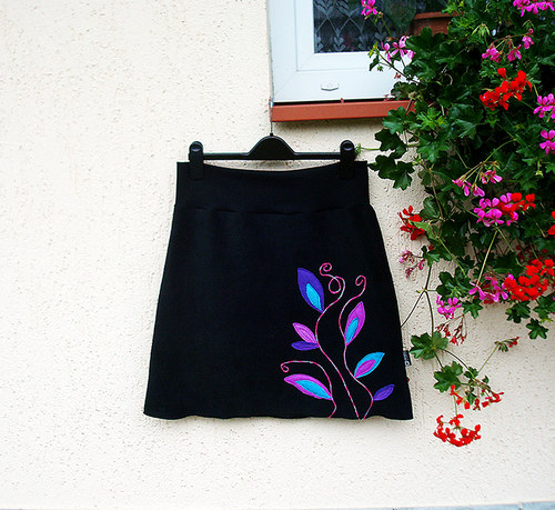 Fleece sukně s aplikací černá ........ vel. S — foto 2