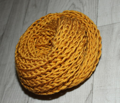 Nákrčník okrový — foto 3