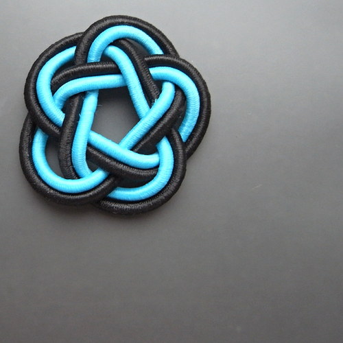 Broche com nó com preta I — foto 2