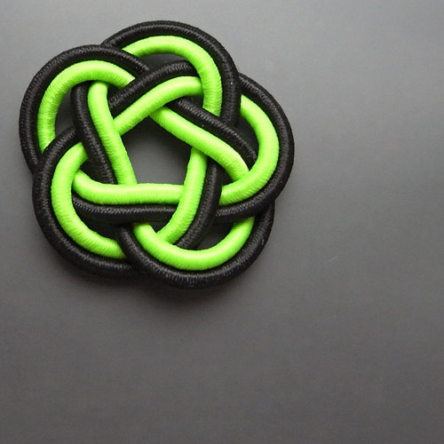 Broche com nó com preta II — foto 2