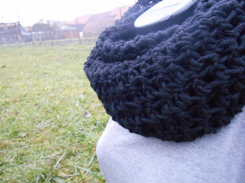 Černý dámský nákrčník — foto 2