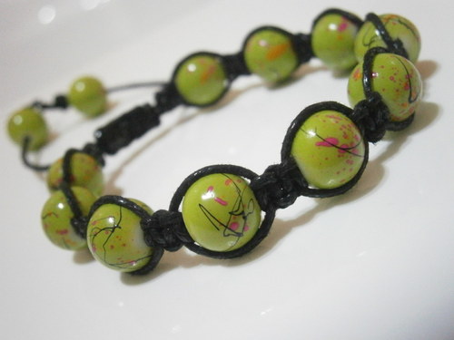 Zelený náramek (macramé/shamballa) — foto 3