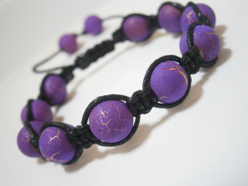 Fialový náramek (macramé/shamballa) — foto 2