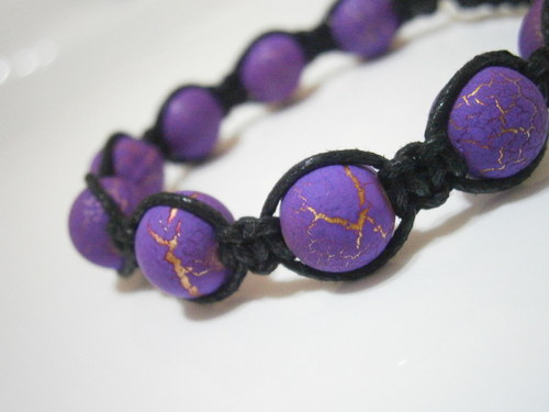Fialový náramek (macramé/shamballa) — foto 3