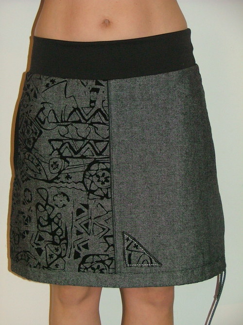 Sukně šedočerná půlená — foto 2
