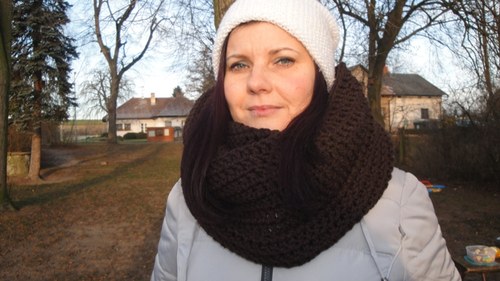 Nákrčník hnědý — foto 3