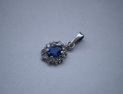 PŘÍVĚSEK (spinel) — foto 2