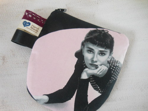 Kapsička Audrey I — foto 3