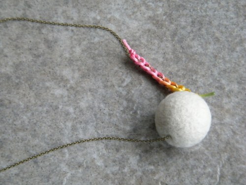 Bílozlaté slunce - náhrdelník — foto 2