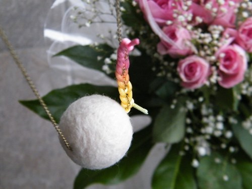 Bílozlaté slunce - náhrdelník — foto 3