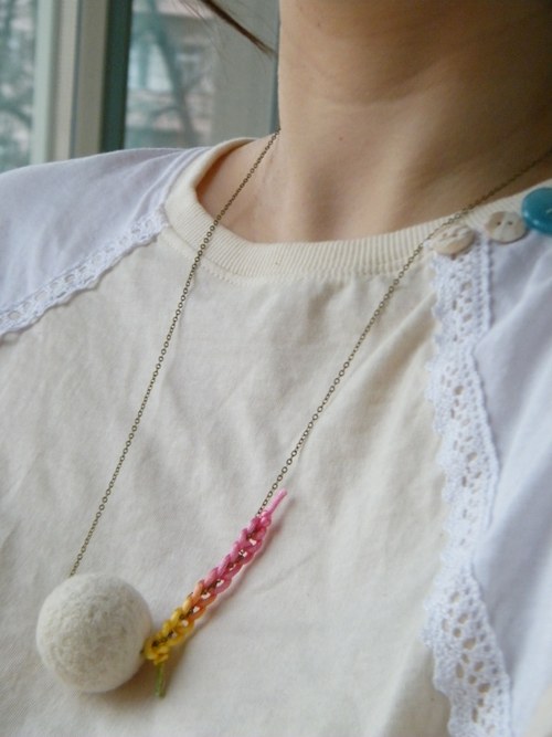 Bílozlaté slunce - náhrdelník — foto 4