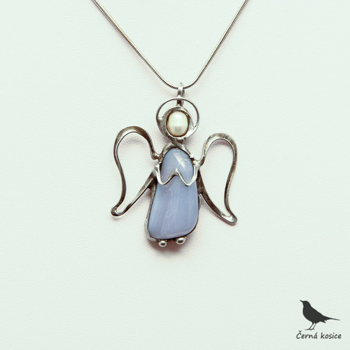 Andělíček Modrásek (Chalcedon + říční Perla) — foto 2