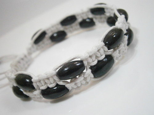 Dvojitý náramek bílo-černý (macramé) — foto 3
