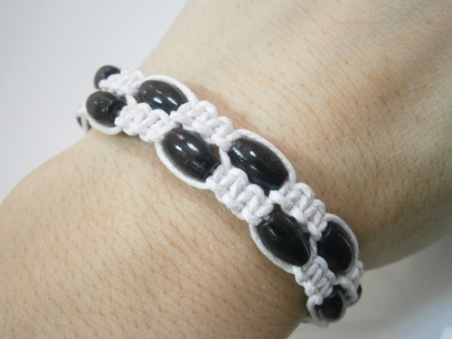 Dvojitý náramek bílo-černý (macramé) — foto 6