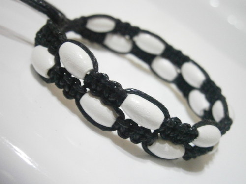 Dvojitý náramek černo-bílý (macramé) — foto 4