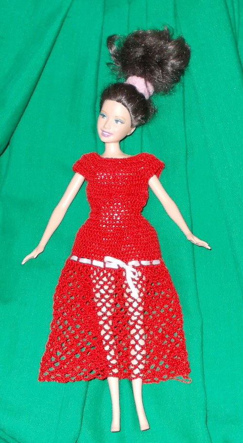 Červené šaty pro Barbie — foto 2