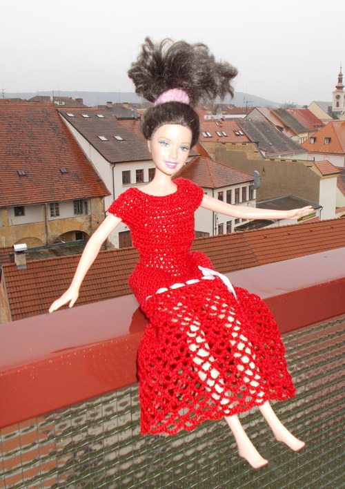 Červené šaty pro Barbie — foto 4