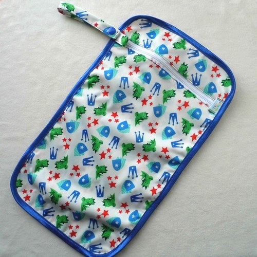 Nepropustná kapsa na zip 21*40cm : dráčci/modrá — foto 2