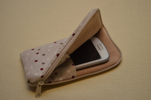 Puntíkovaný.....obal na mobil — foto 2