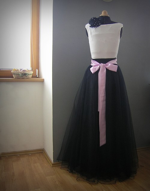 Černá plesová tylovka maxi. — foto 2