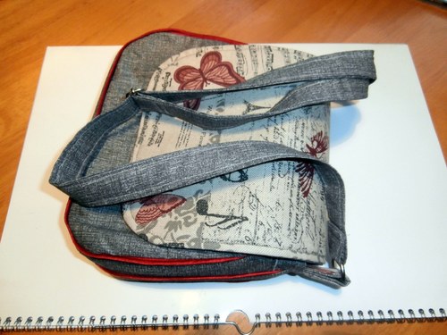 Crossbody noty a motýli — foto 3