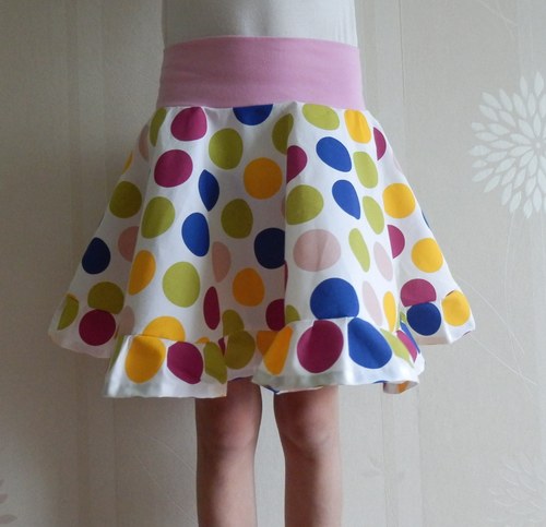 *Kolová dámská s puntíky — foto 3