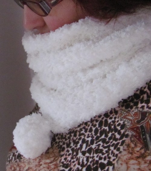 Nákrčník s bambulí — foto 3