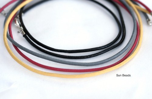 Kůže 2 mm, více barev, délka 40 cm — foto 2