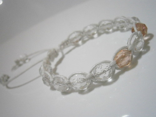 Třpitivý macramé náramek — foto 2