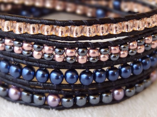 Náramek Wrap Bracelet laděný do hemat.perleť barvy — foto 3
