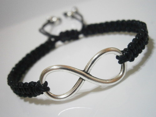 Infinity náramek černý (macramé) — foto 2
