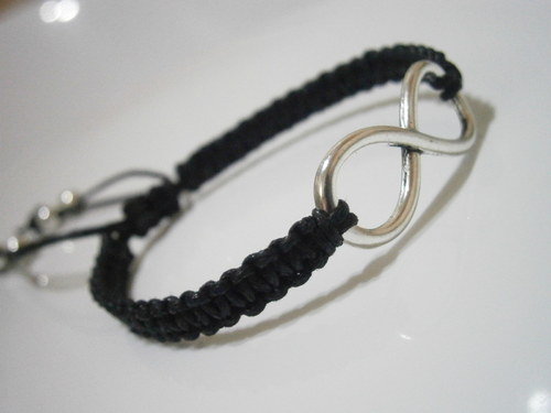 Infinity náramek černý (macramé) — foto 4