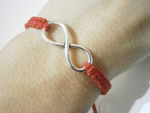 Infinity náramek červený (macramé) — foto 5