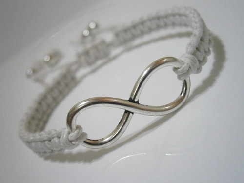 Infinity náramek bílý (macramé) — foto 2