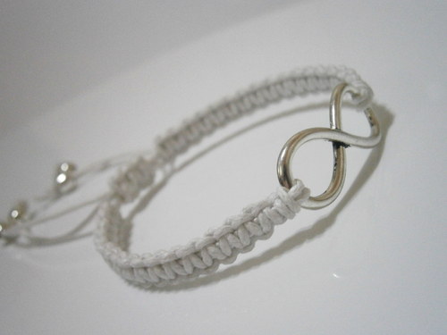 Infinity náramek bílý (macramé) — foto 4