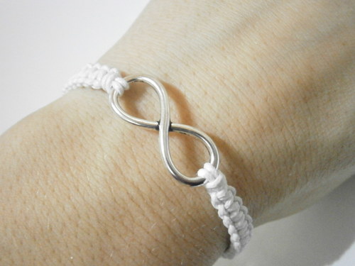 Infinity náramek bílý (macramé) — foto 6