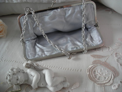 Stříbrná kabelka Vintage -plesová — foto 3
