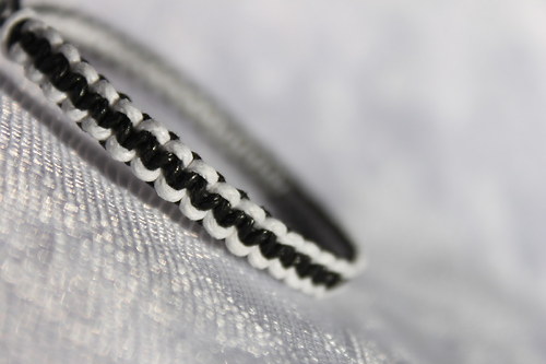 Černobílý.. Náramek macramé/shamballa — foto 2