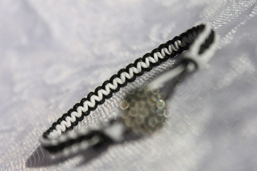 Černobílý.. Náramek macramé/shamballa — foto 5