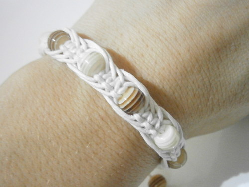 Bílý náramek (macramé) — foto 6