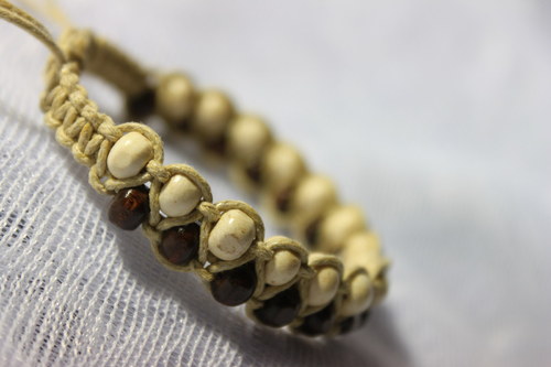 Přírodní.. Dvojřadý náramek macrame — foto 3