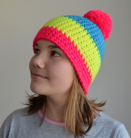 Čepice NEON YELLOW PINK háčkovaná s bambulí — foto 3