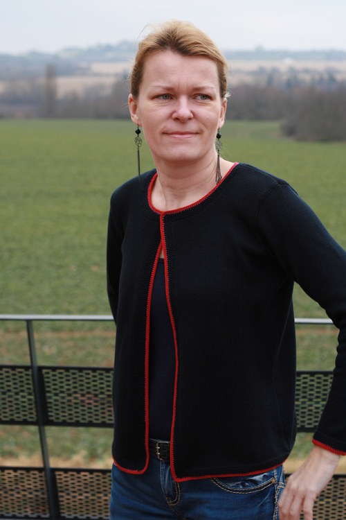 Svetrík Black&Red — foto 3