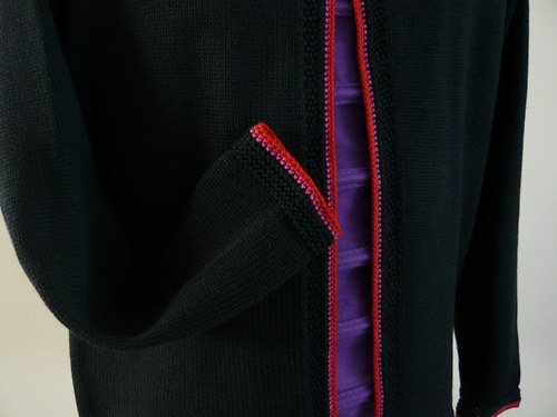 Svetrík Black&Red — foto 4