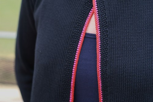 Svetrík Black&Red — foto 2