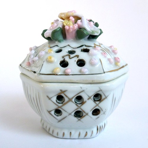 Porcelánová šperkovnice, dóza na drobnosti — foto 5