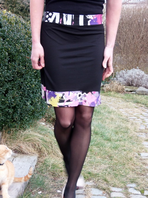 Černá s pestrými okraji — foto 3