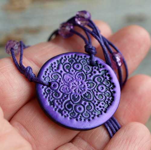 Náhrdelník - fialový ornament — foto 3