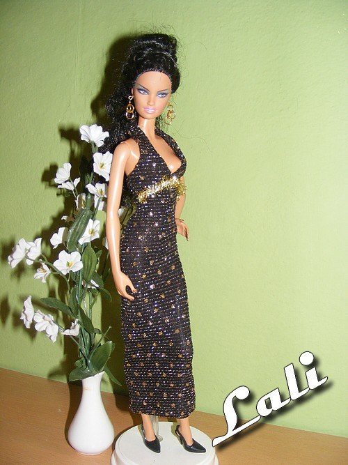 Černé šaty pro Model Muse 2. — foto 2